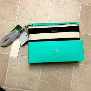 NEW Kate Spade Handbag w/ internal iPhone charger